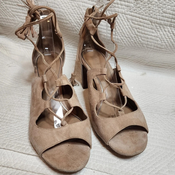 Lauren Ralph Lauren Tan Suede lace up cutout heels with tie tassels. Women's 9. - Picture 14 of 16